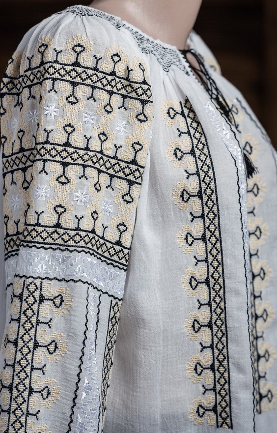 Traditional Romanian Peasant Blouse IA The Romanian Blouse